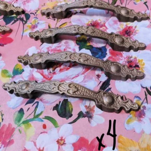 Four Vintage Ornate Scroll Pulls 💚 - Picture 1 of 5